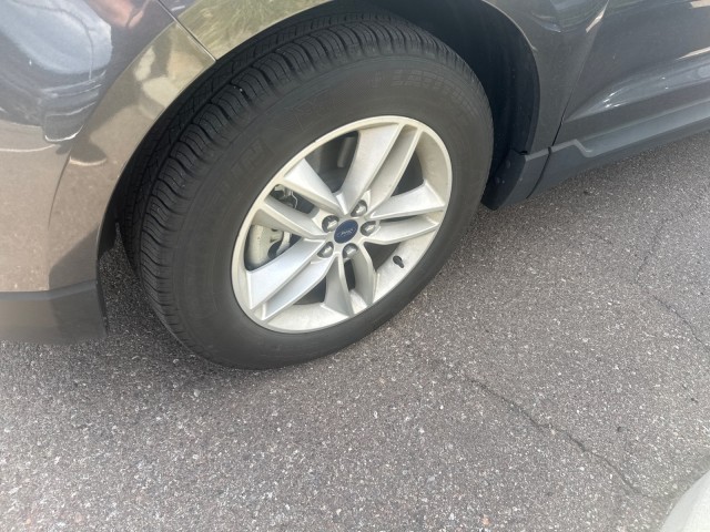 Used 2018  Ford SEL image 10