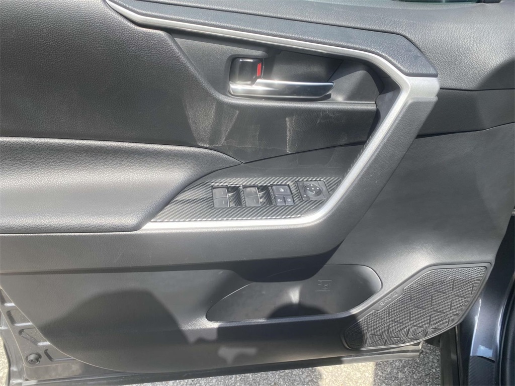 2022 Toyota RAV4 XLE photo 13
