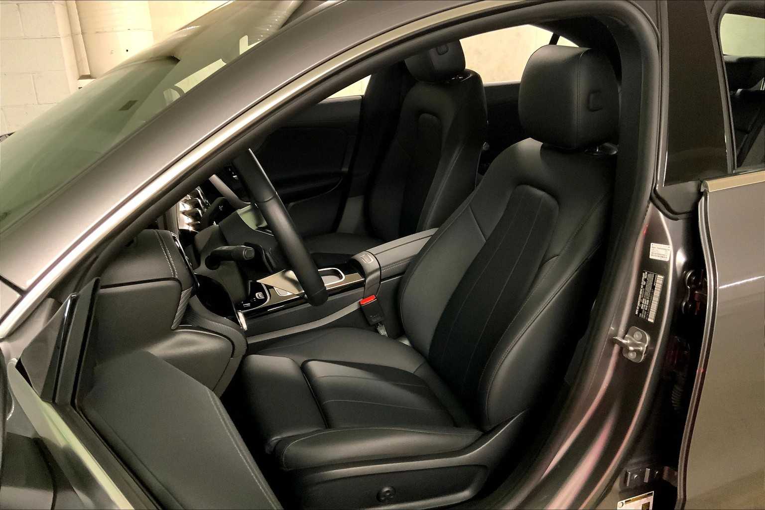 2025 Mercedes Benz CLA 250 photo 7