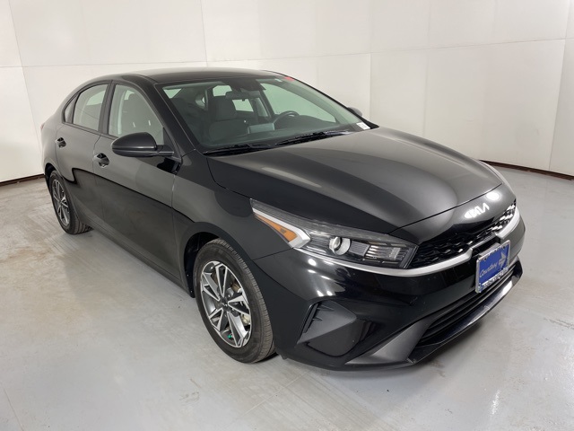 2024 Kia Forte LXS photo 2