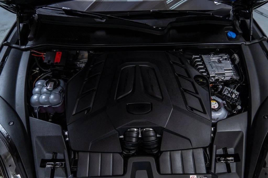 2026 Porsche Cayenne Turbo E-Hybrid Coupe photo 30