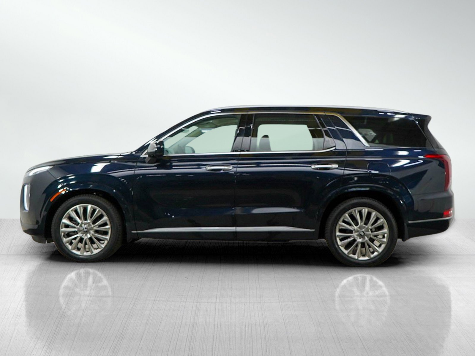 Used 2020 Hyundai Palisade Limited with VIN KM8R5DHE5LU111491 for sale in Minneapolis, Minnesota