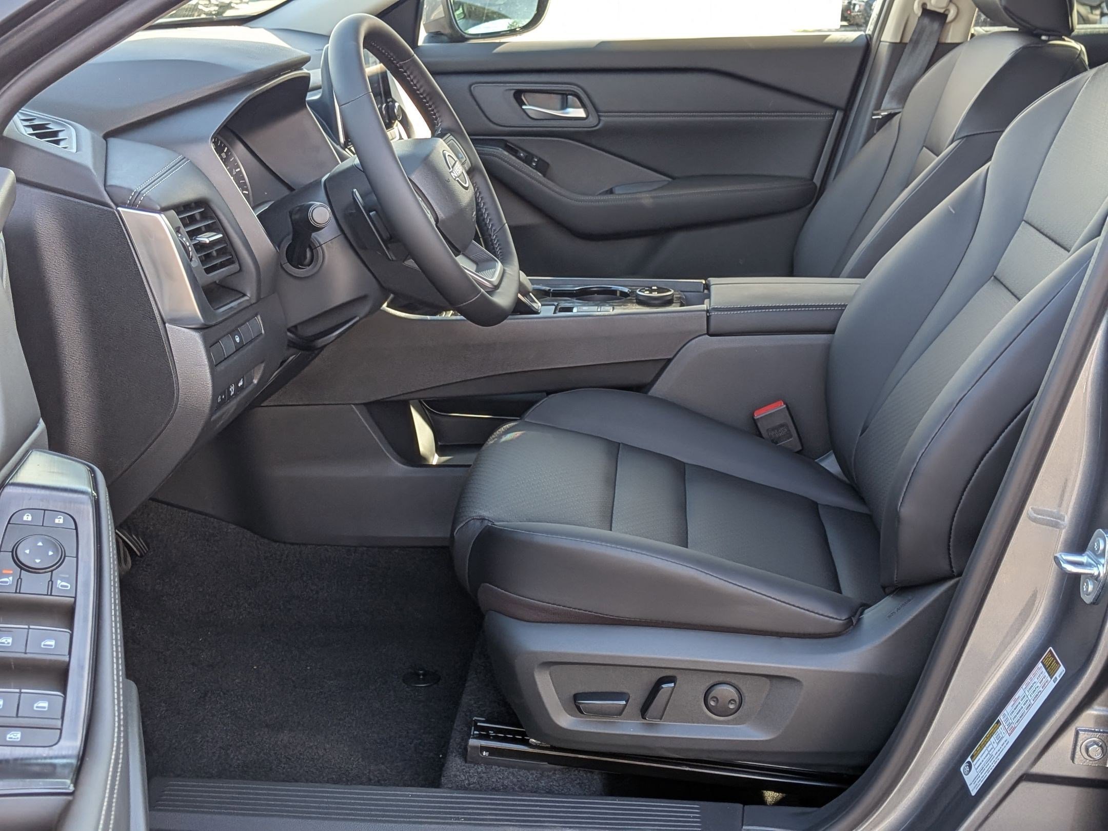 2026 Nissan Rogue SV photo 5