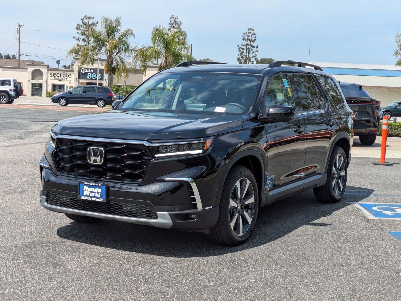 2025 Honda Pilot Touring photo 2