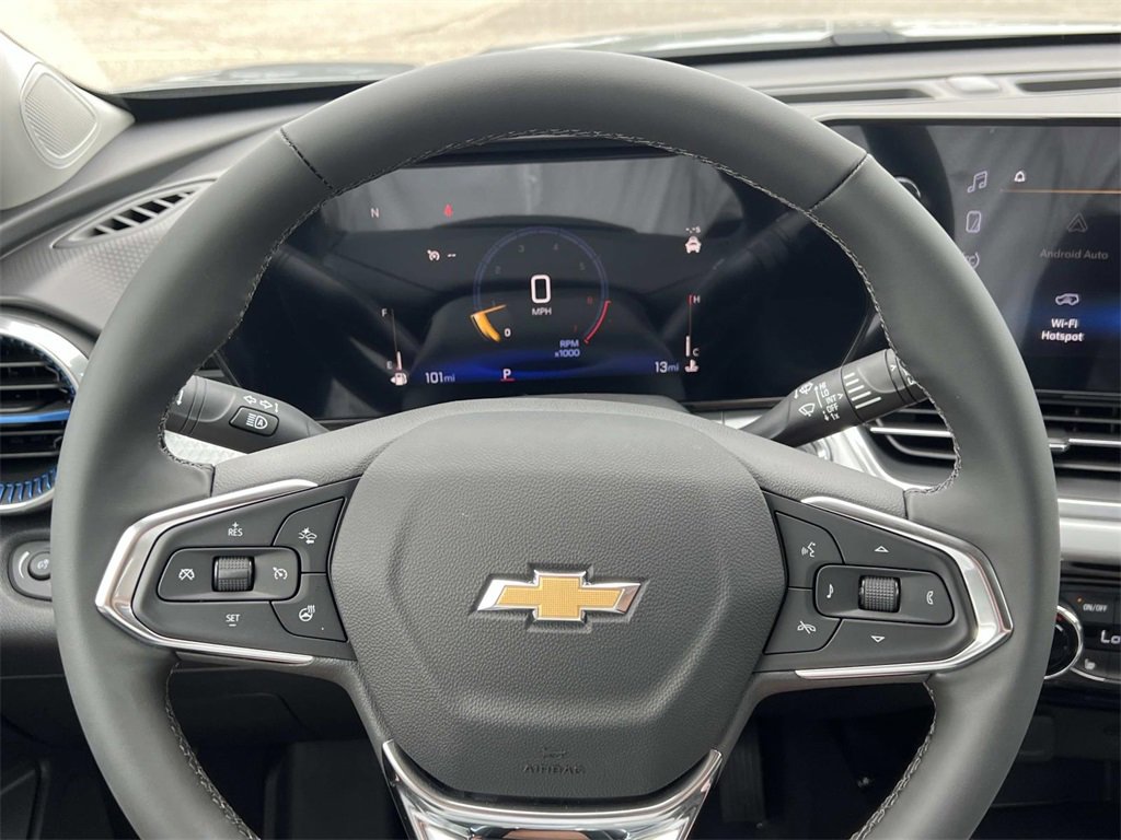 2025 Chevrolet Trax LT photo 11