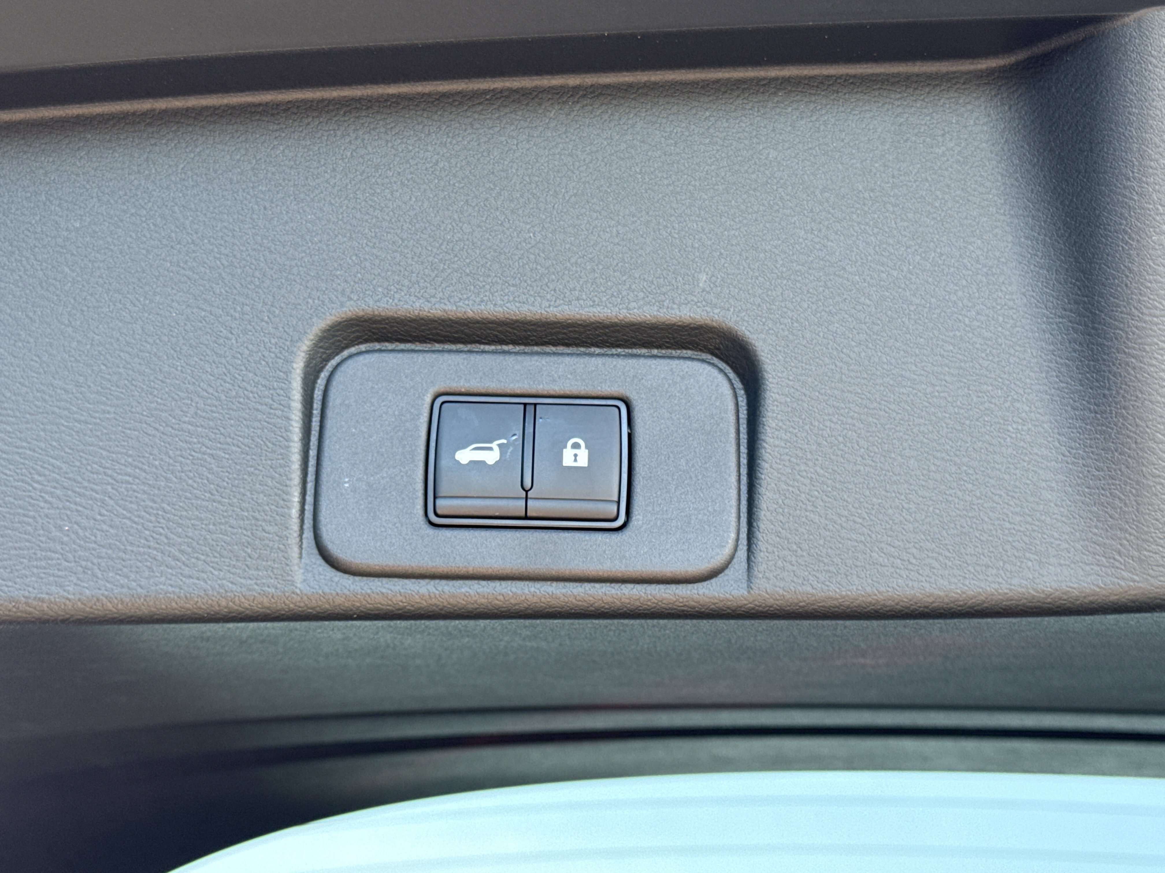 2025 Nissan Rogue Platinum AWD photo 4