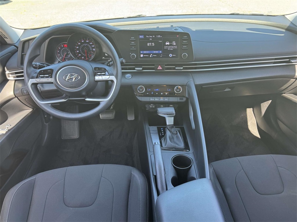 2023 Hyundai Elantra SEL photo 13