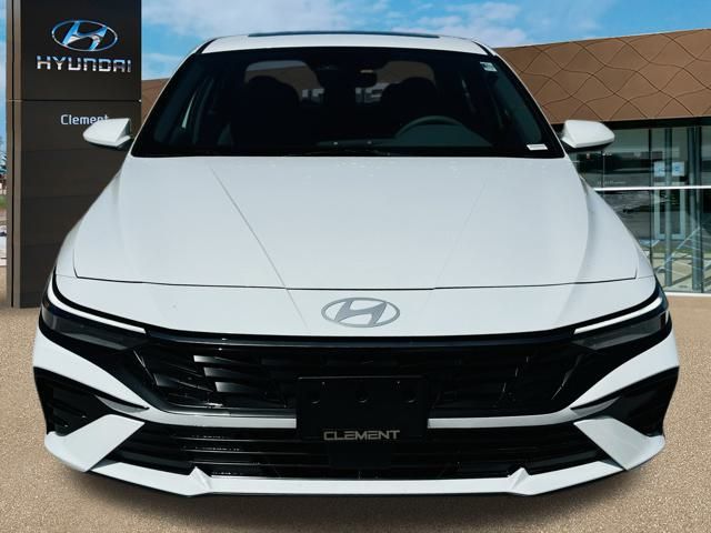 2024 Hyundai Elantra SEL Convenience photo 2