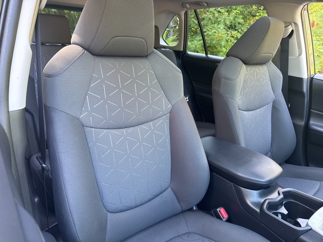 2021 Toyota RAV4 XLE photo 14