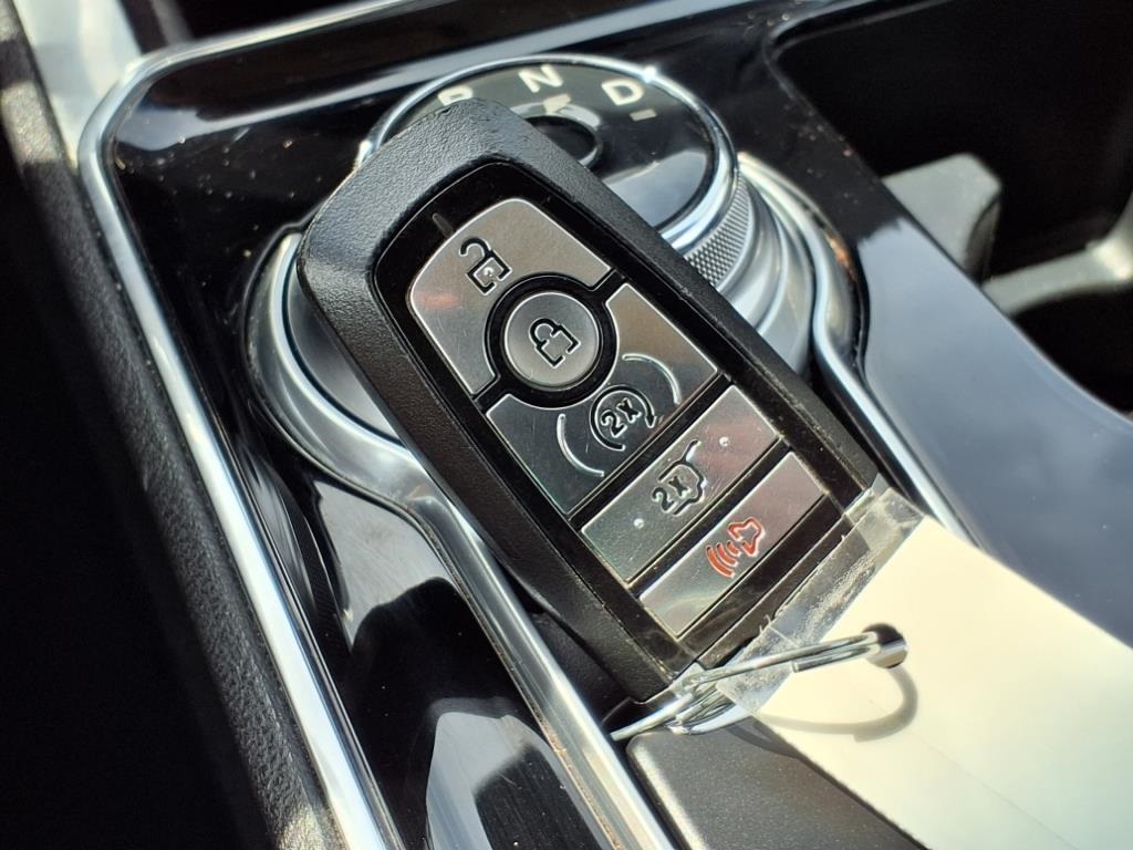 2020 Ford Edge Titanium photo 13