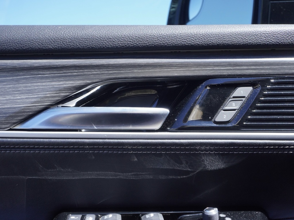 2023 Jeep Wagoneer L Series II photo 11