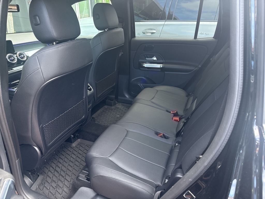 2024 Mercedes Benz GLB 250 photo 2