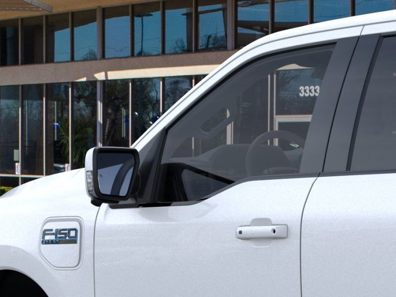 2025 Ford F-150 Lightning Lariat photo 20