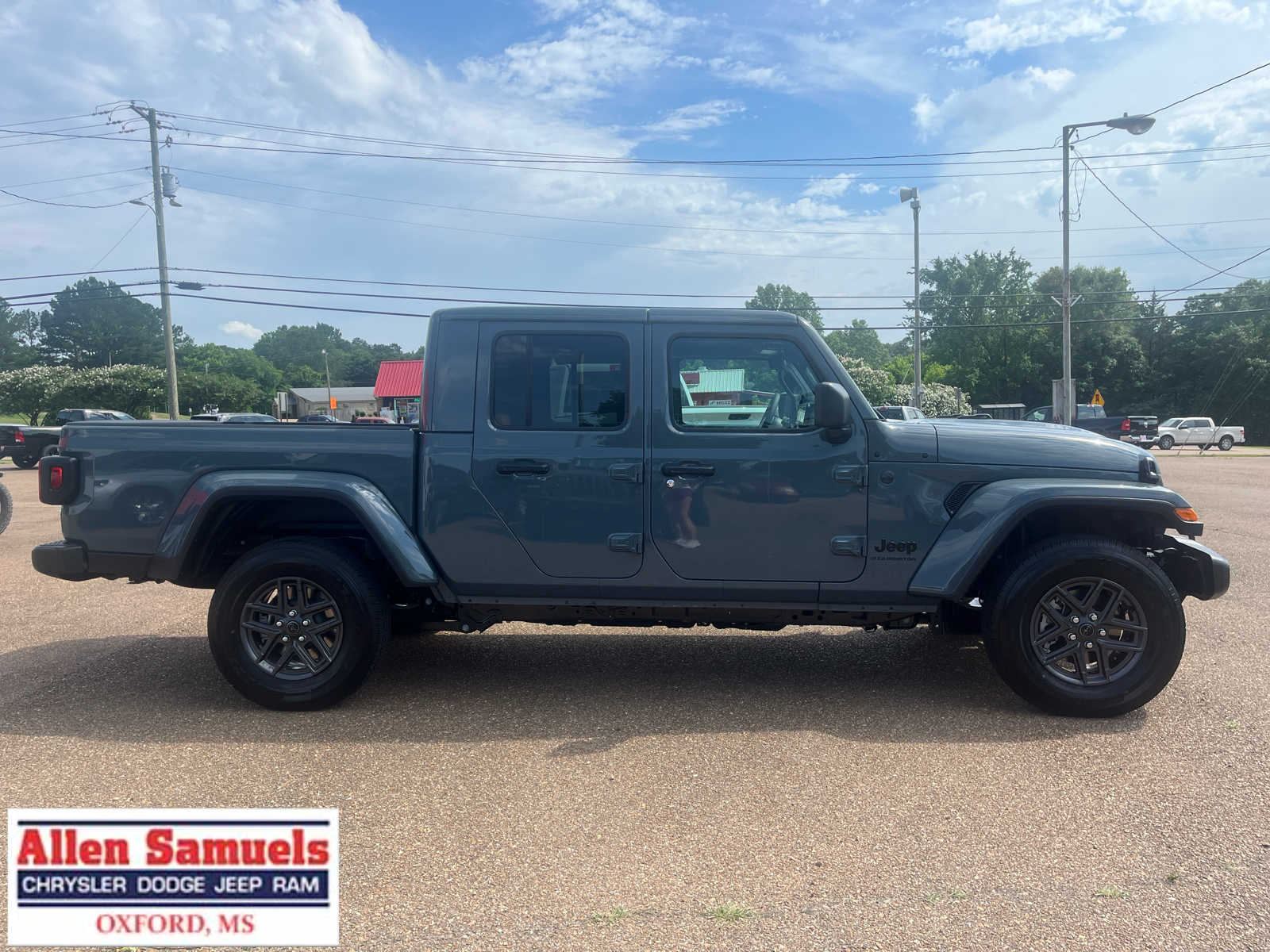 2025 Jeep Gladiator Sport S photo 2