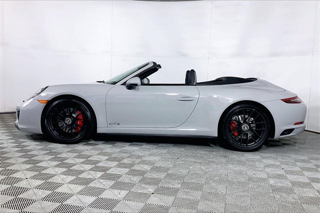 2018 Porsche 911 GTS photo 2