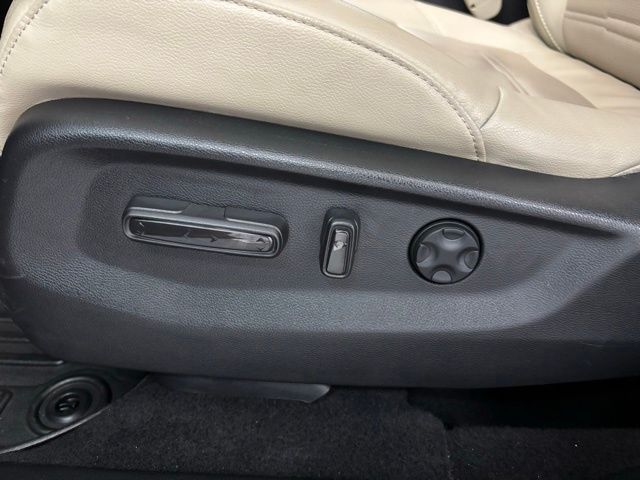 2019 Honda CR-V Touring photo 10