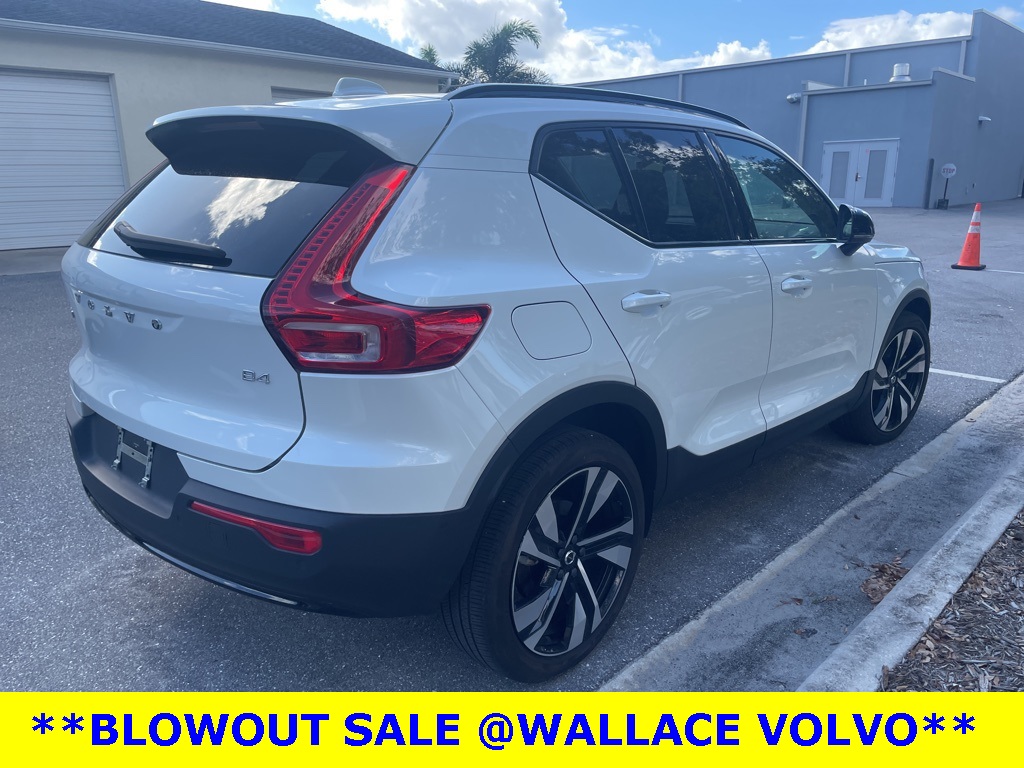 2023 Volvo XC40 Plus photo 4