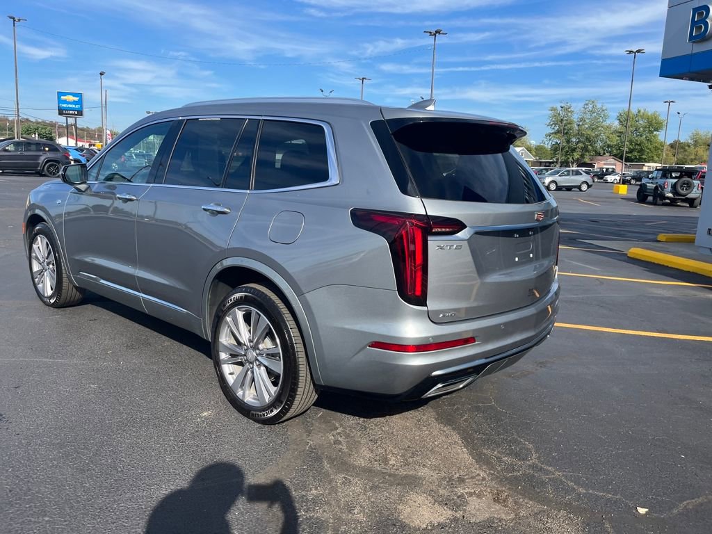 2025 Cadillac XT6 Premium Luxury photo 3
