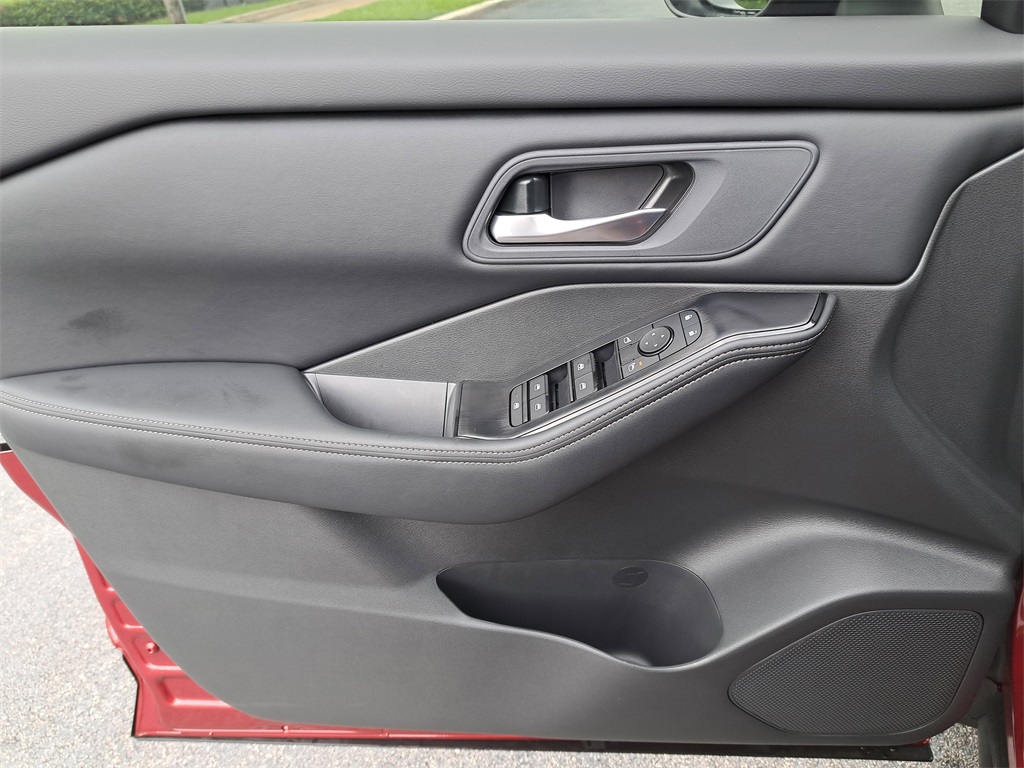 2026 Nissan Rogue SV photo 21