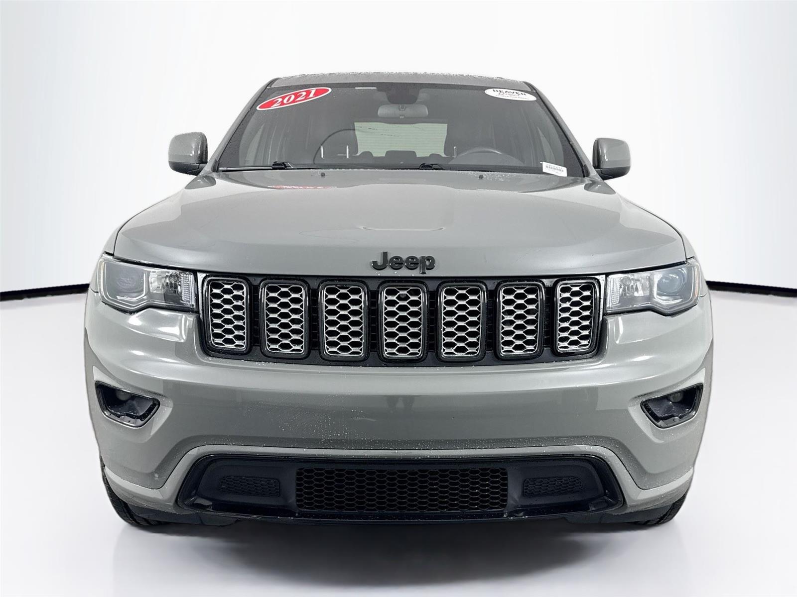 2021 Jeep Grand Cherokee Laredo X photo 3