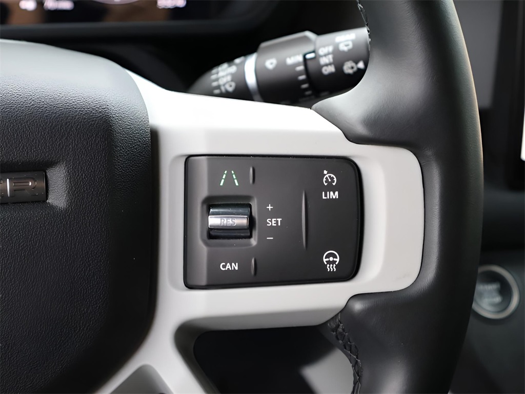 2023 Land Rover Defender 130 SE photo 28