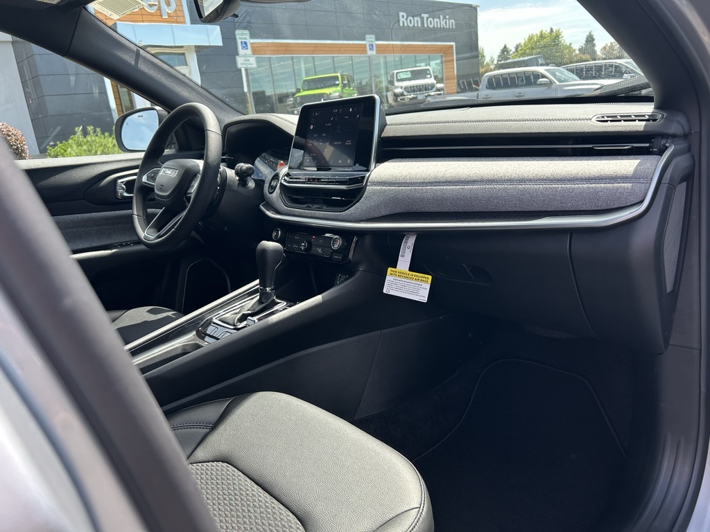 2025 Jeep Compass Latitude photo 25