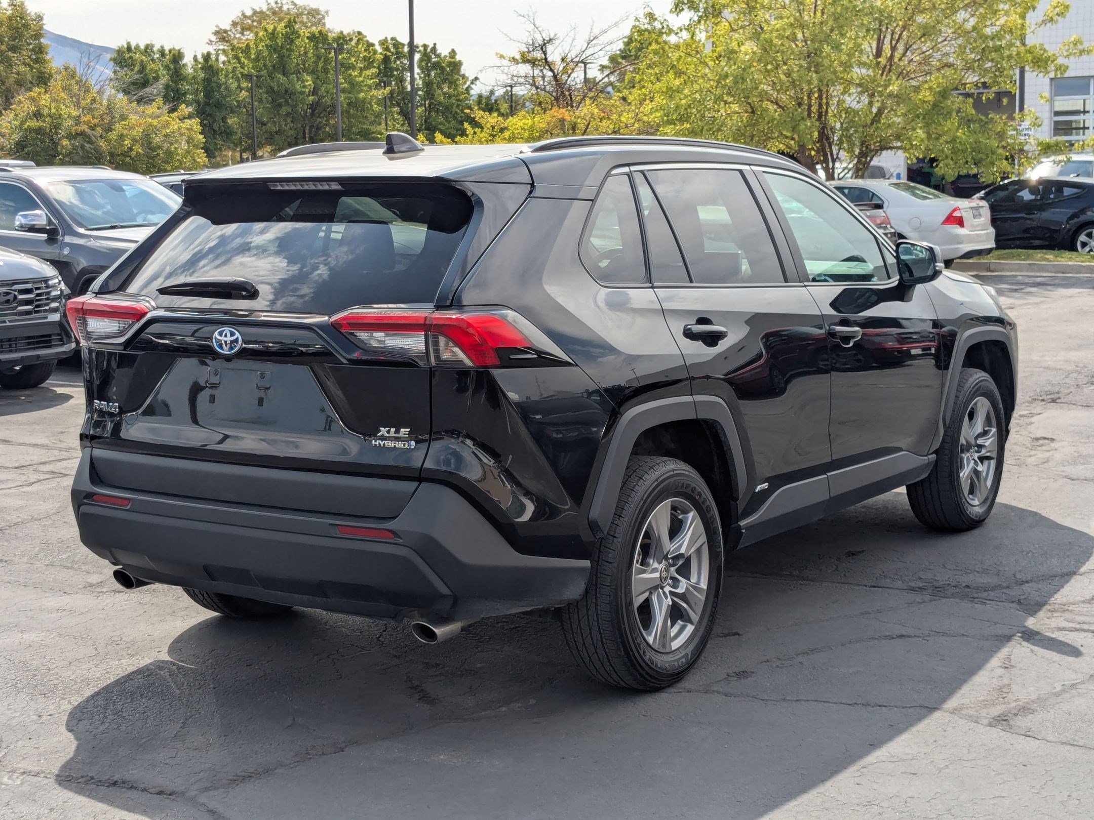 2024 Toyota RAV4 Hybrid XLE photo 3