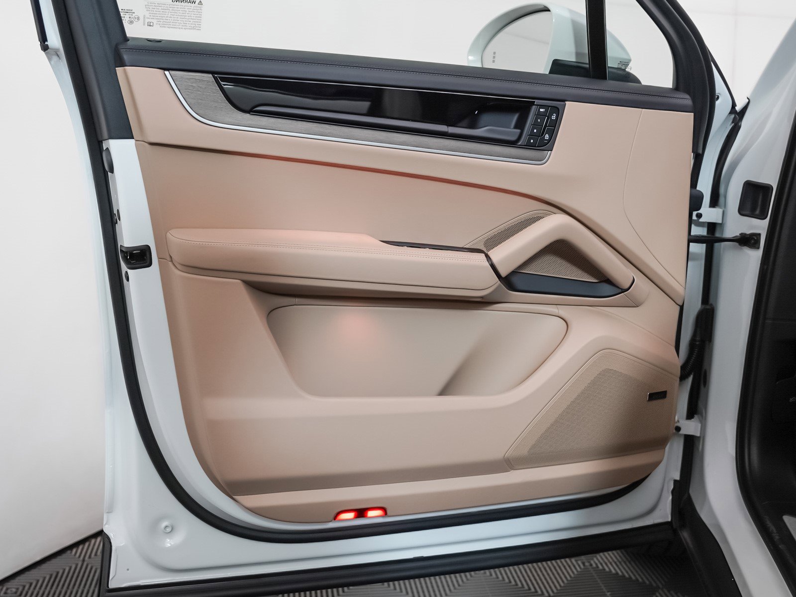 2025 Porsche Cayenne photo 23