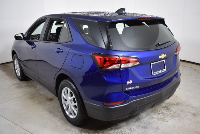 2023 Chevrolet Equinox LS photo 3