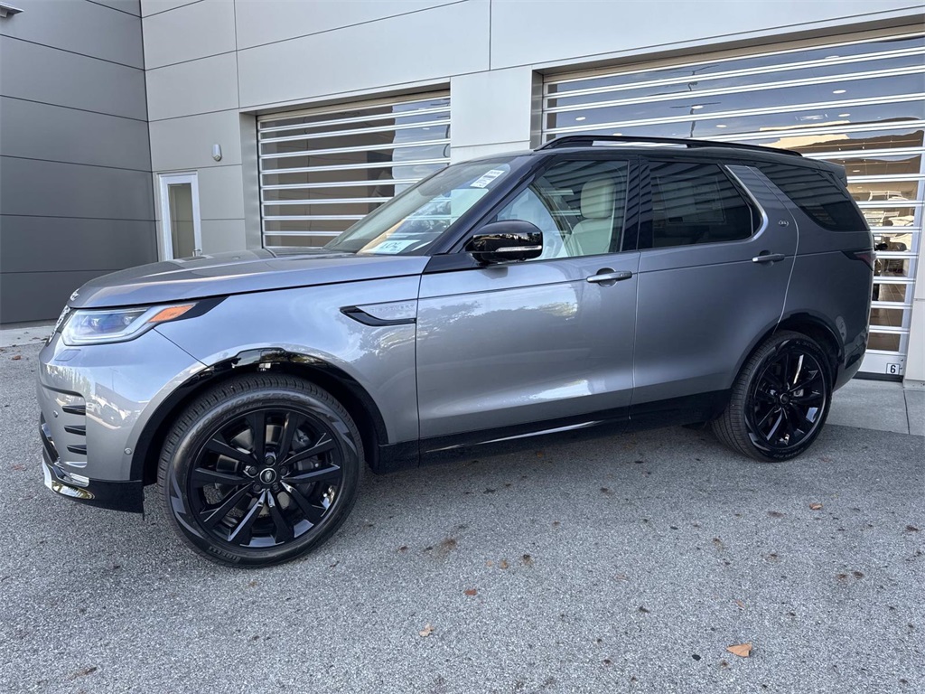 2026 Land Rover Discovery photo 3