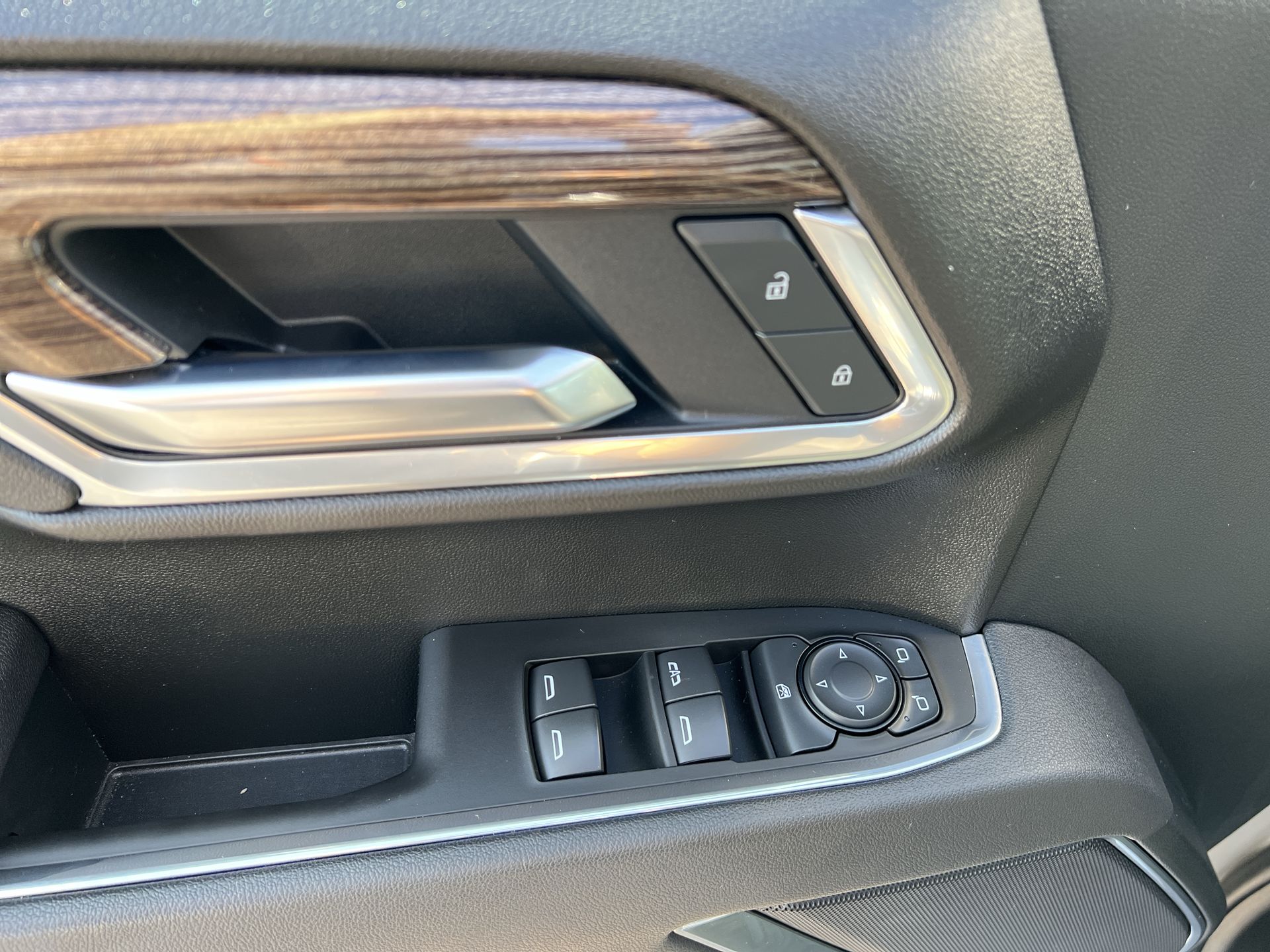 2025 Chevrolet Silverado 1500 LT photo 12