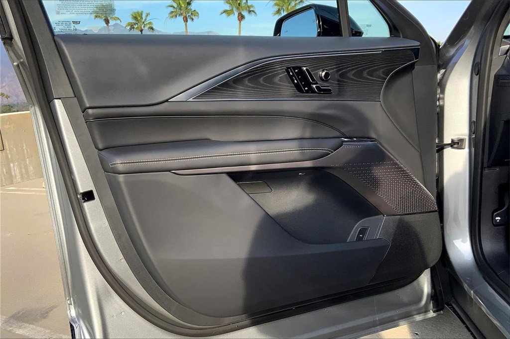 2025 Cadillac Lyriq Luxury photo 11
