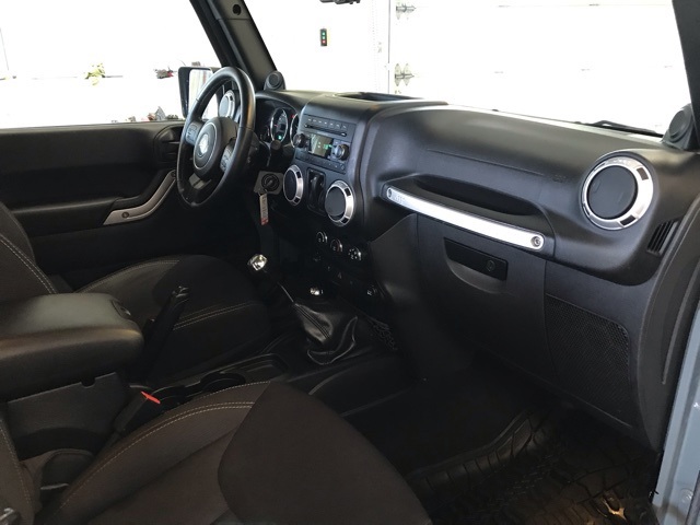 2014 Jeep Wrangler Rubicon photo 14