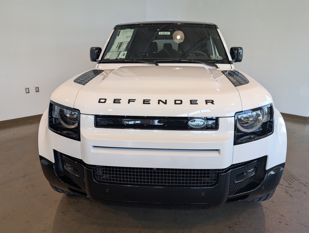 2025 Land Rover Defender 130 X photo 2