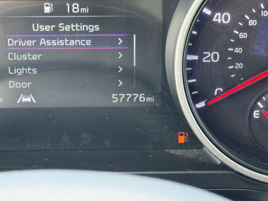 2023 Kia Carnival LX photo 12