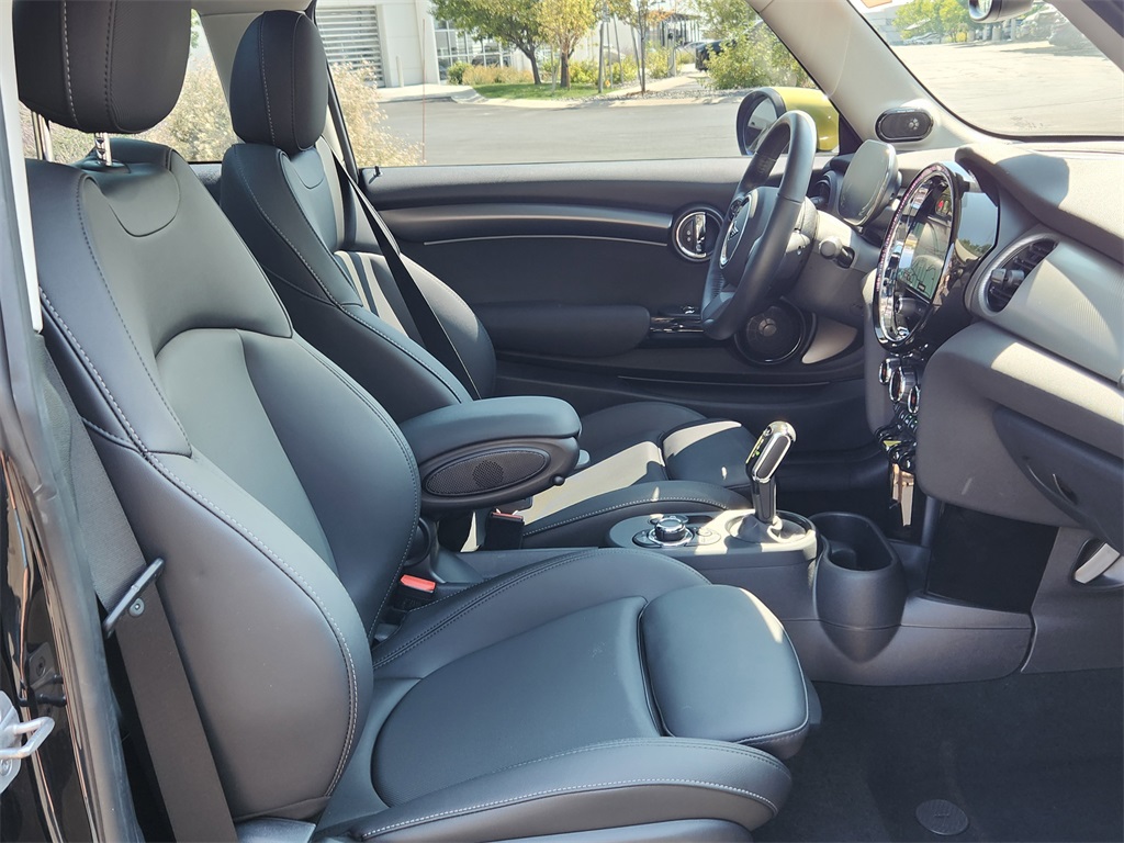 2024 Mini Cooper 2 Door Hardtop SE photo 17