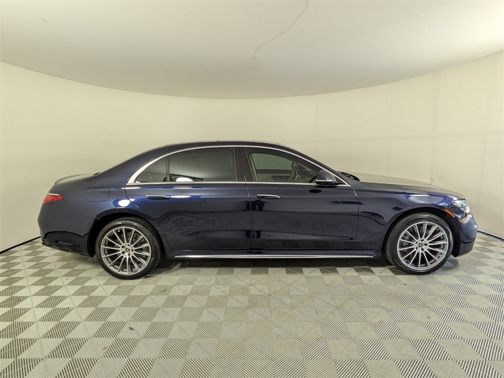 2024 Mercedes Benz S 580e 4MATIC photo 3