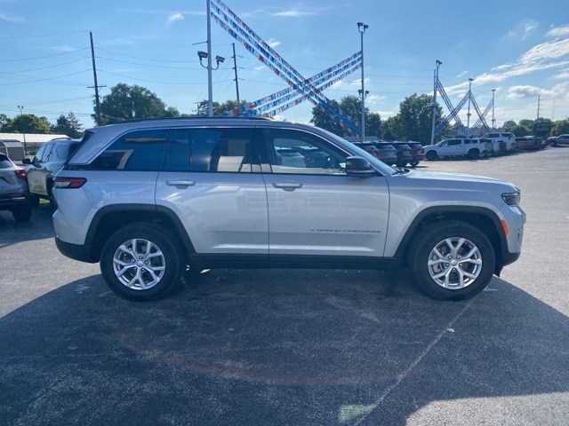 2023 Jeep Grand Cherokee Limited photo 4