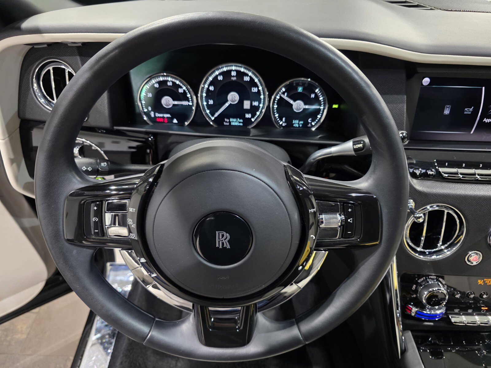 2021 Rolls Royce Cullinan RR31 photo 14