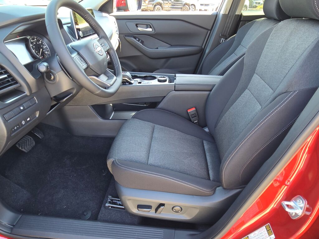 2026 Nissan Rogue SV photo 15