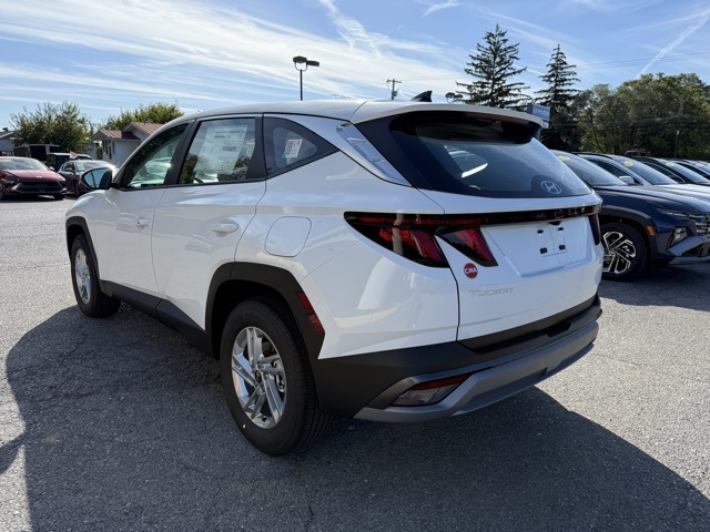 2026 Hyundai Tucson SE photo 3