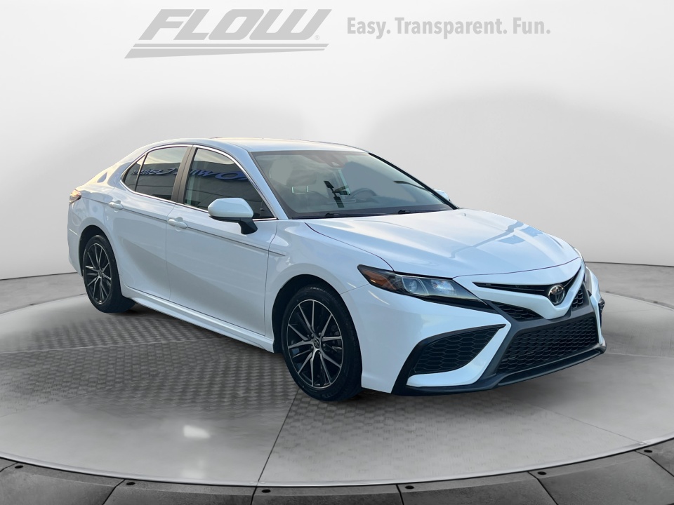2021 Toyota Camry SE's photo