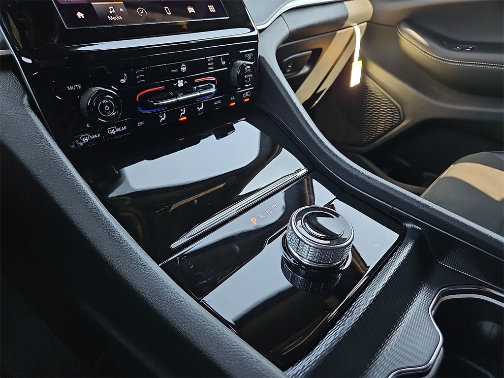2025 Jeep Grand Cherokee Altitude photo 17