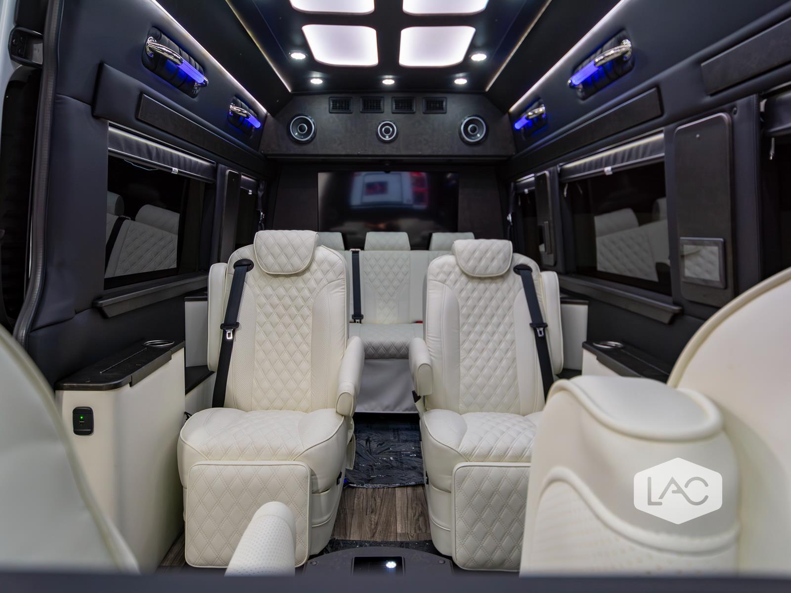 2021 Mercedes Benz Sprinter Crew Van photo 4