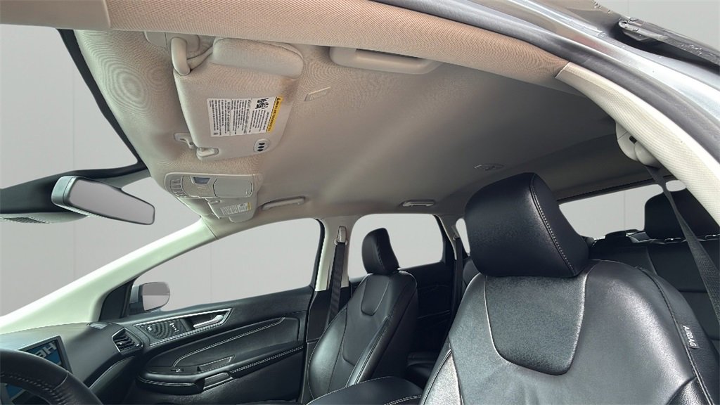2022 Ford Edge Titanium photo 16
