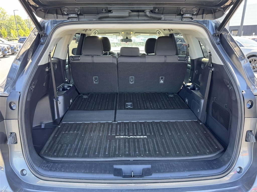 2023 Toyota Highlander Hybrid LE photo 26