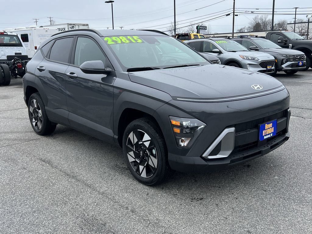 2025 Hyundai Kona SEL photo 2