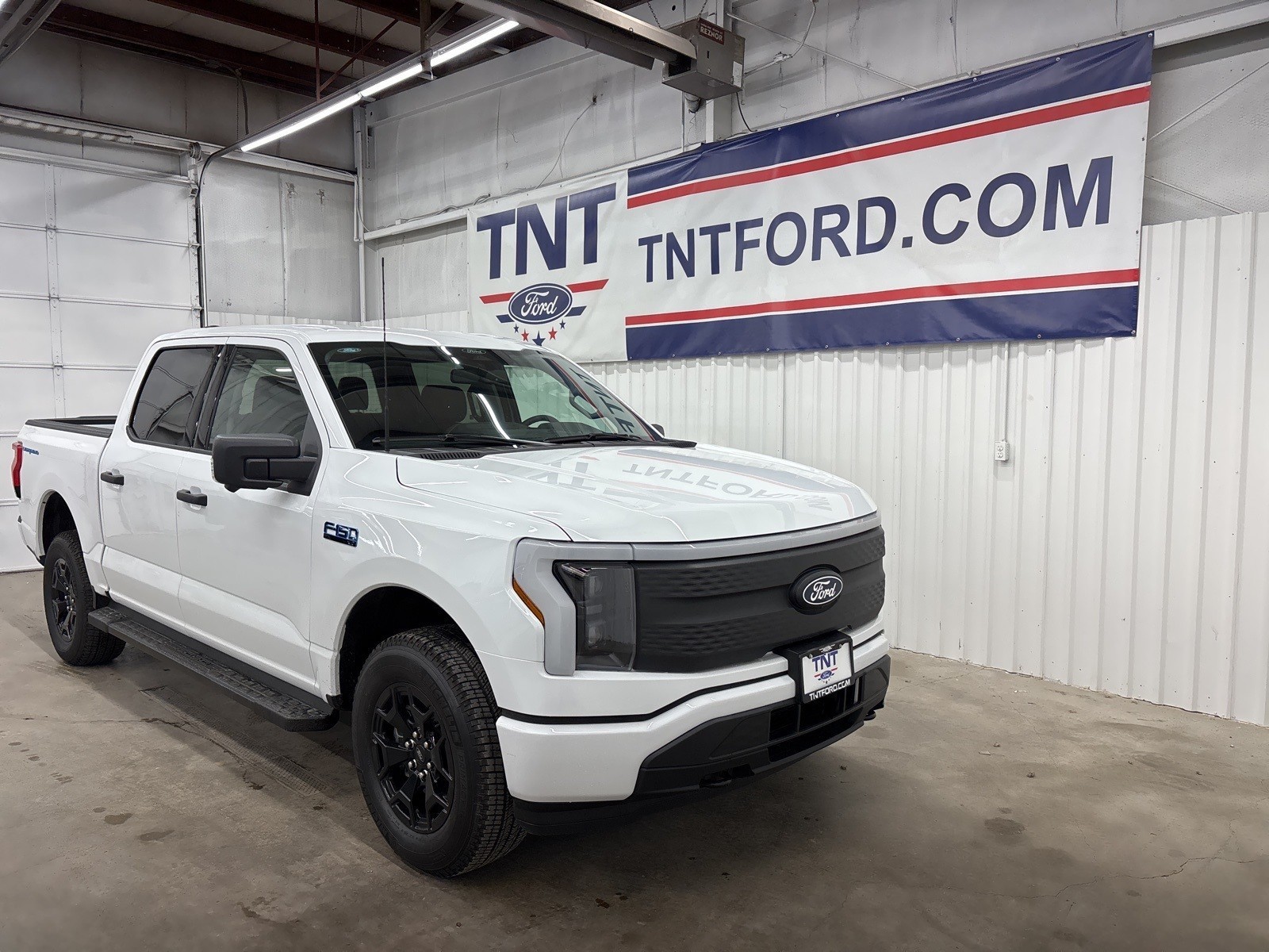 2025 Ford F-150 Lightning XLT photo 2