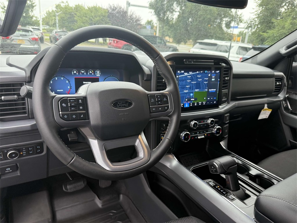 2025 Ford F-150 XLT photo 2