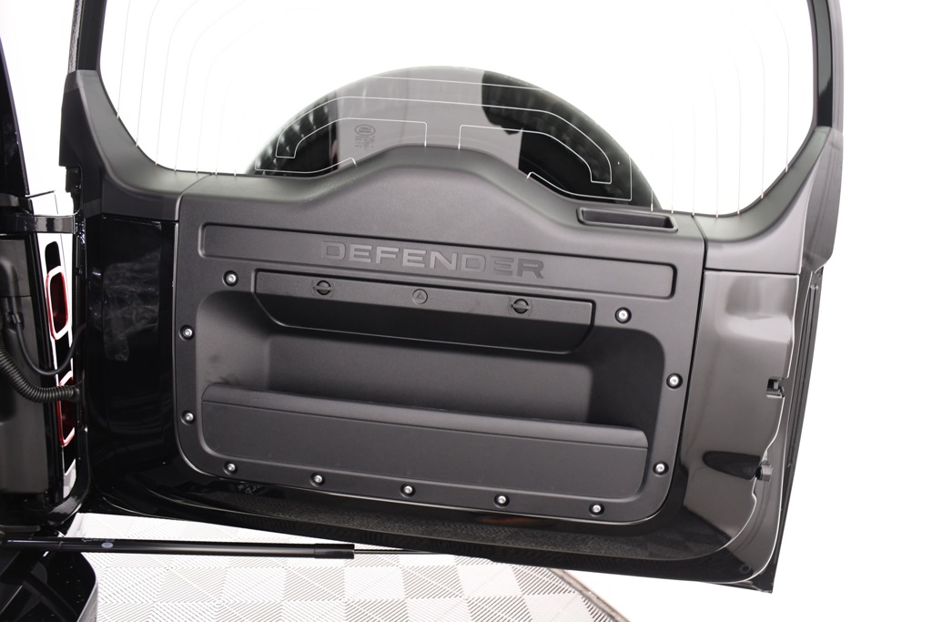 2025 Land Rover Defender 110 X-Dynamic SE photo 24